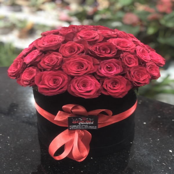  Kütahya Çiçek Gönder siyah kutu kırmızı aşkkk